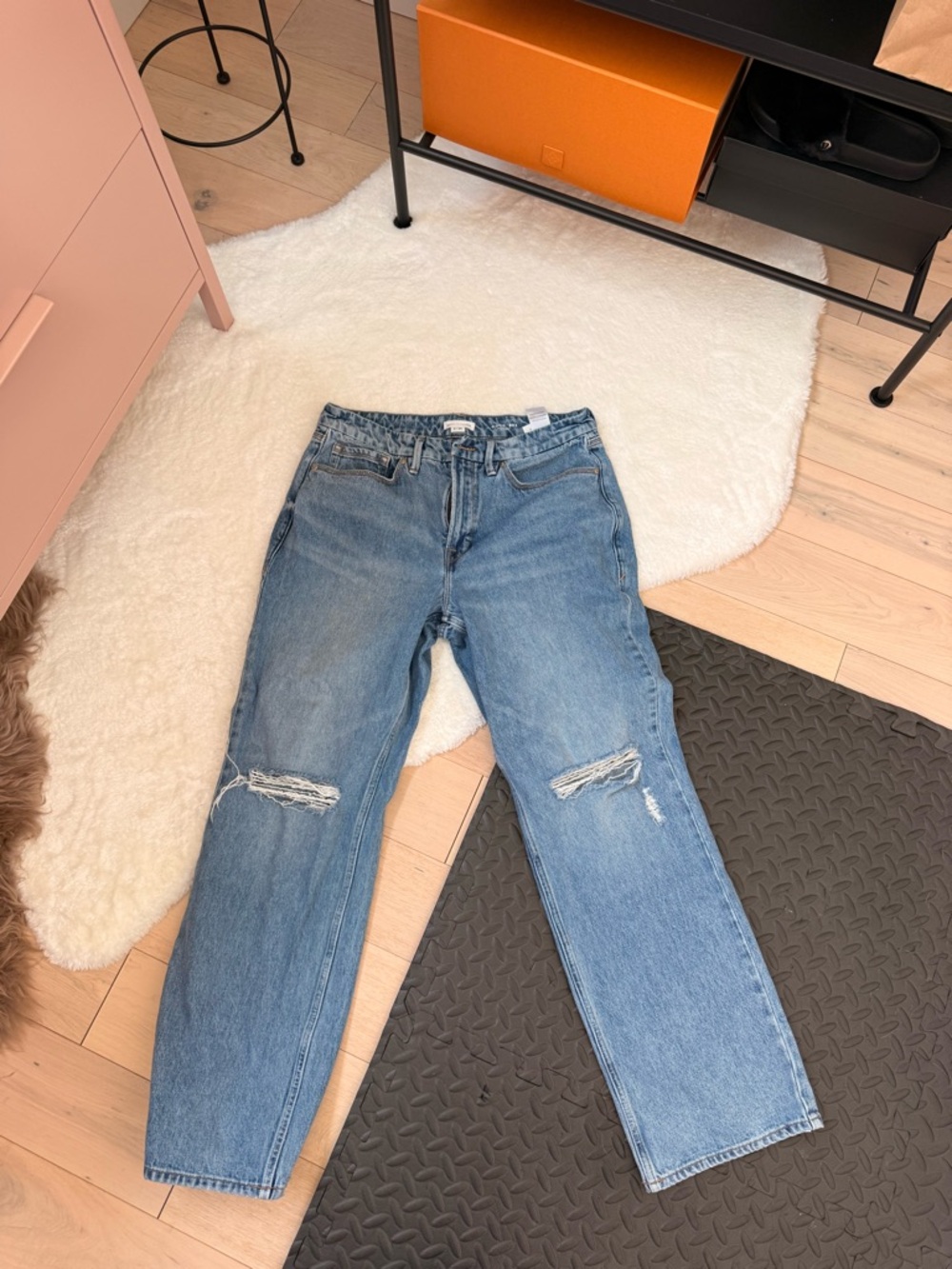 Women’s Light Blue Distressed Straight-Leg Jeans